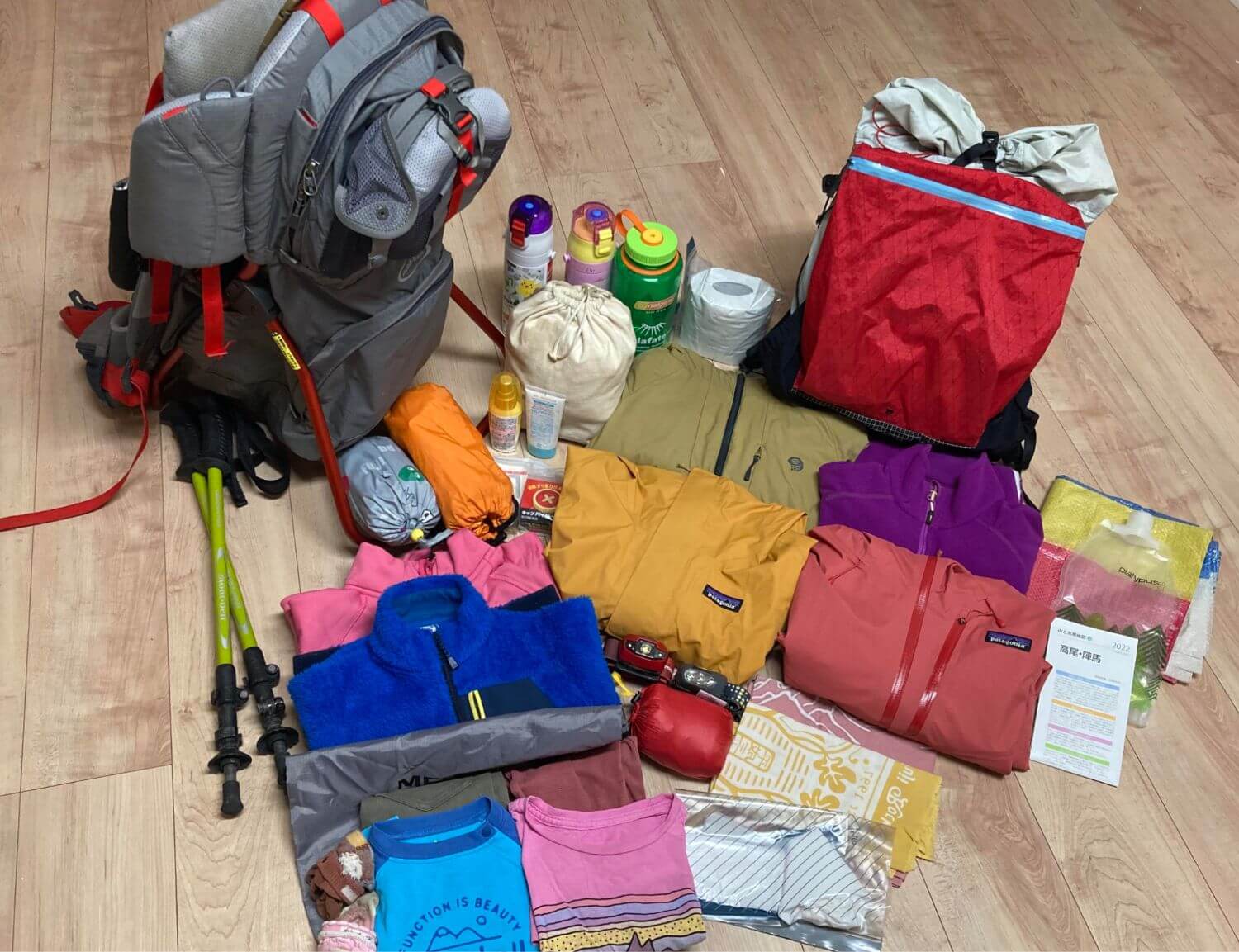 子どもと登山、気になる持ち物リストを大公開! 親子登山ノウハウ|持ち物編 | YAMAP MAGAZINE