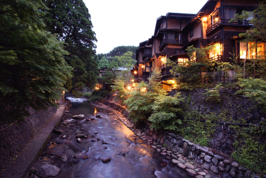 夕暮れ時の黒川温泉